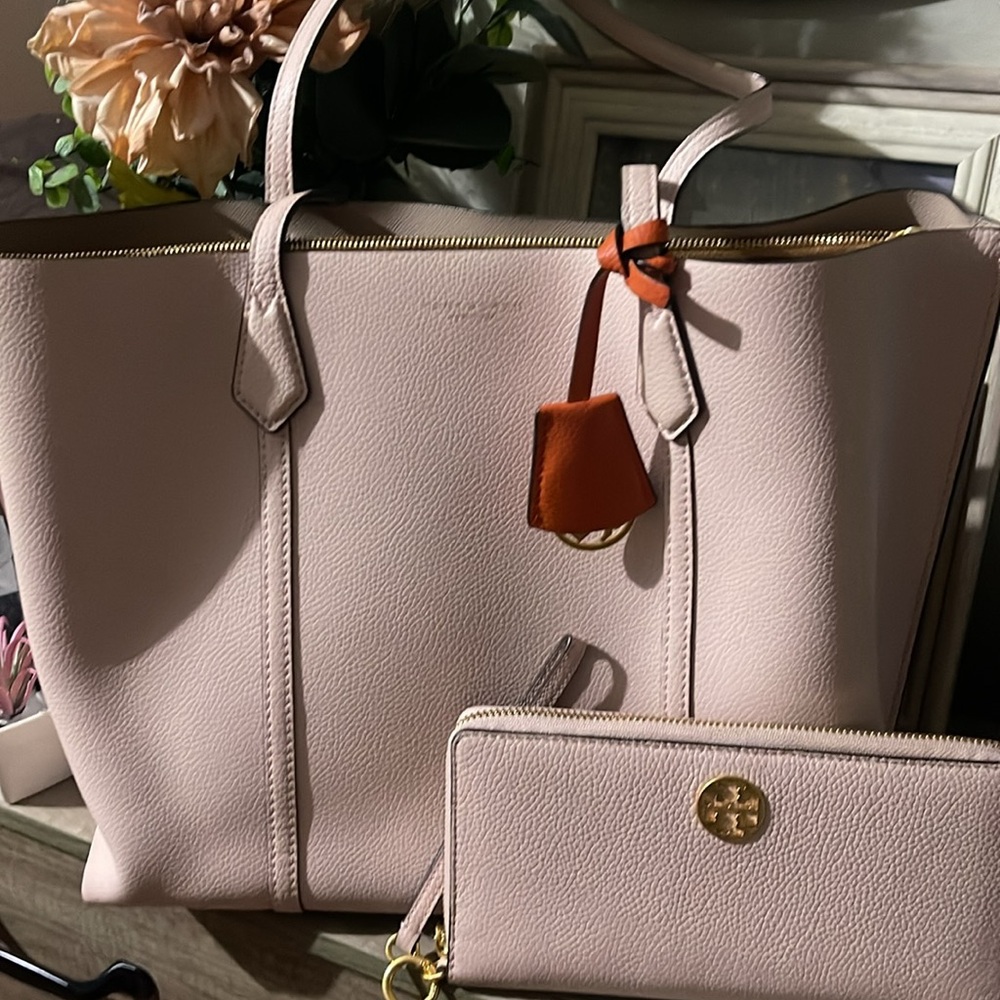 Tory Burch with wallet Elegant Pink Tote Bag Accent
